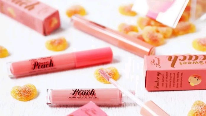 Lip gloss boxes save your product from damage.