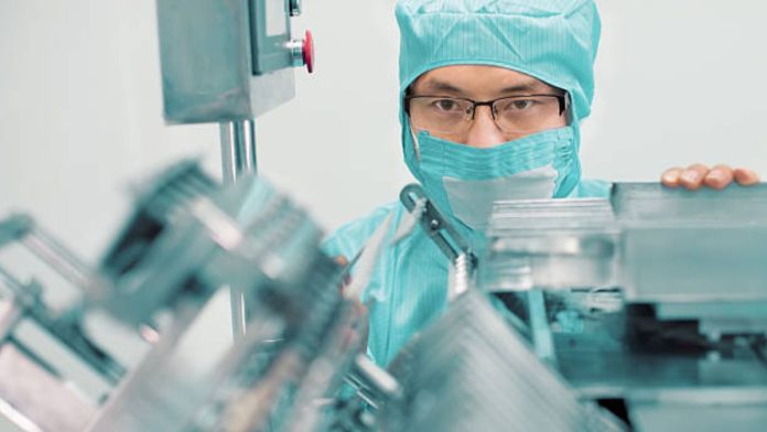 Industry 4.0 in Pharma Shaping the Future of Digital Manufacturing Industry 4.0 in Pharma Shaping the Future of Digital Manufacturing
